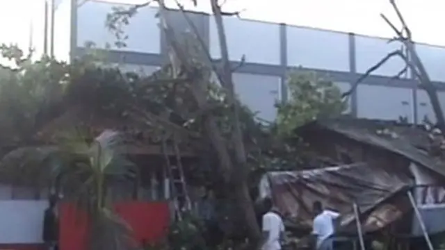 Dihantam Puting Beliung, Pantai Pangandaran Berantakan