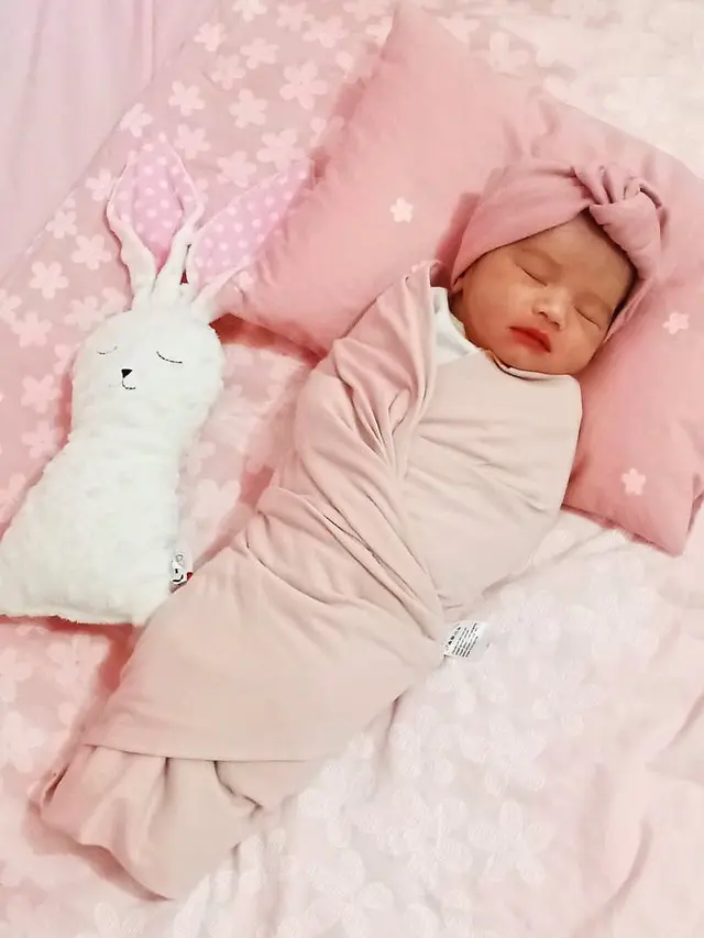 7 Potret Anak Ketiga Yulita MasterChef yang Baru lahir, Cantik Jadi Sorotan