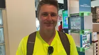 Timo Scheunemann, Pelatih kepala Milk Life Soccer Challenge sekaligus pencari bakat untuk menyeleksi 24 pemain yang akan berkompetisi di JSSL Singapore Professional Academy 7's di Singapura pada April 2025. (Bola.com/Benediktus Gerendo Pradigdo)