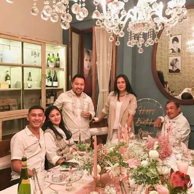 Dikabarkan Pacaran, Ini 6 Potret Kebersamaan Lydia Kandou dan David Sumendap