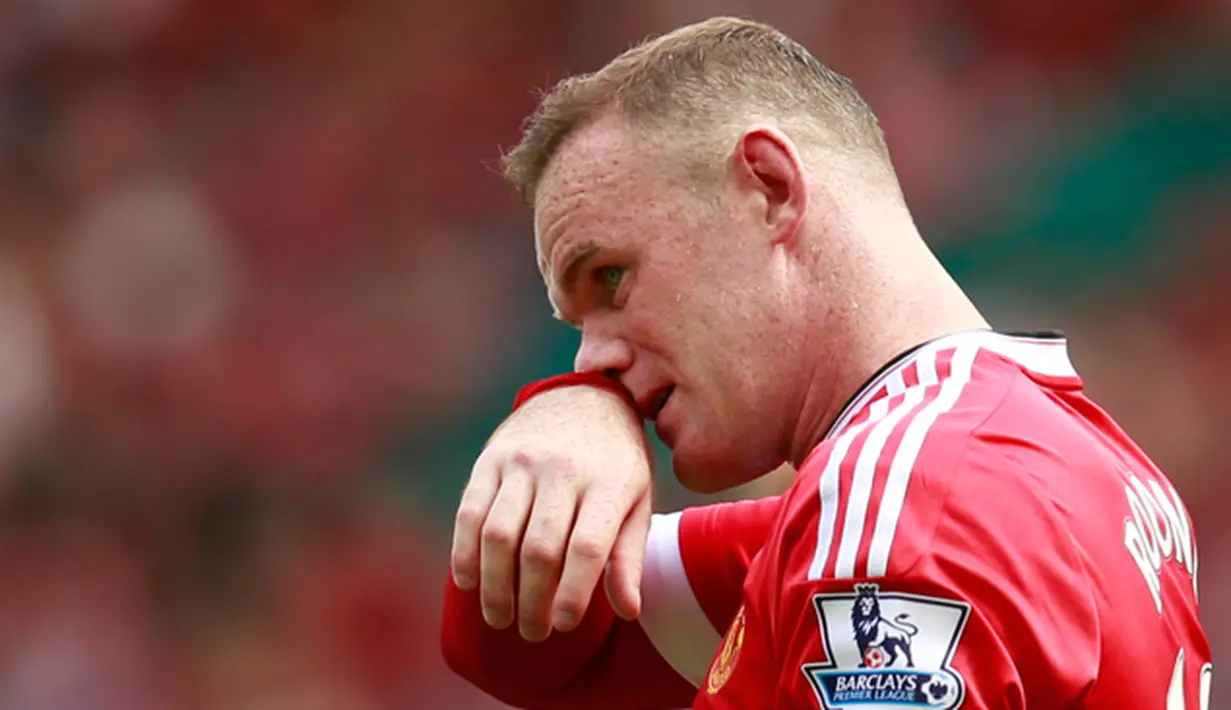 Ekspresi bintang MU, Wayne Rooney saat gagal mencetak gol ke gawang Newcastle pada laga Liga Inggris di Stadion Old Trafford, Inggris, Sabtu (22/8/2015). Pertandingan berakhir imbang 1-1. (Action Images via Reuters/Jason Cairnduff)
