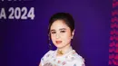 Aktris berbakat ini datang untuk mendukung filmnya, Agak Laen, dengan tampilan yang memikat dan menawan, seakan membangkitkan karakter Nirmala, peri cantik dari serial Oki dan Nirmala. [@tissabiani].