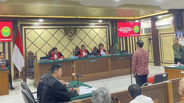 Hakim Pengadilan Tinggi Jakarta Potong Hukuman Nadiem Jadi 9 Tahun Penjara
