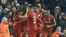 Para pemain Liverpool merayakan gol  Joe Allen (kiri) saat menjamu Arsenal pada lanjutan Liga Premier Inggris di Stadion Anfield, Liverpool, Kamis (13/1/2016) dini hari.  (EPA/Peter Powell)