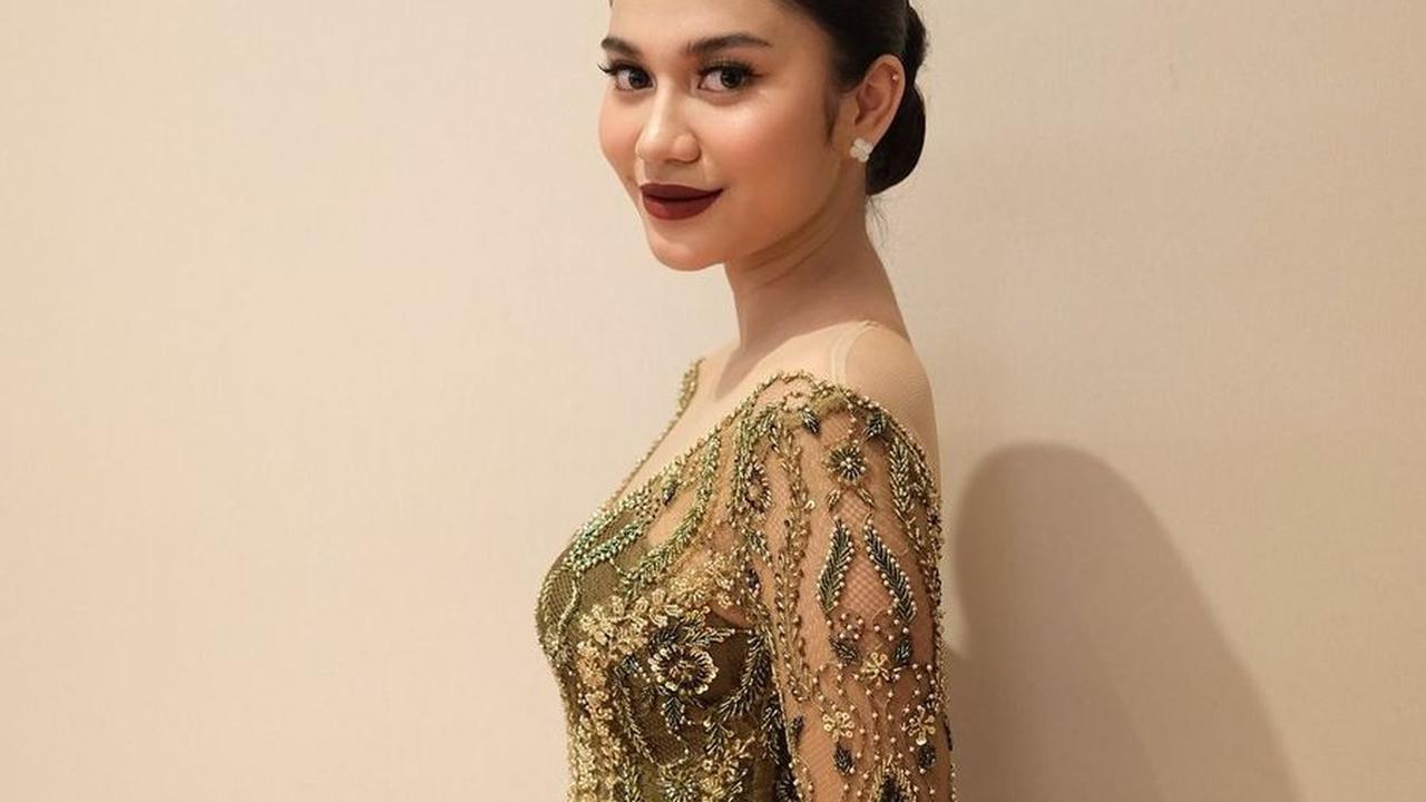 Azizah Salsha Terlihat Anggun