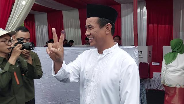 Menteri Pertanian Andi Amran Sulaiman sudah mencoblos di Tempat Pemungutan Suara (TPS) 01 Wdiya Chandra, Senayan, Jakarta Selatan. Diapun menyisipkan pesan usai menggunakan hak suaranya di bilik suara.