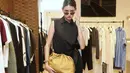Ready to Wear, bag, glasses by Loewe, Makeup by Laura Mercier, Hair by Sisley, Model: Clara for Studio47.