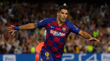 Pemain Barcelona Luis Suarez melakukan selebrasi setelah mencetak gol ke gawang Inter Milan pada lanjutan Liga Champions di Stadion Camp Nou, Barcelona, Spanyol, Rabu (2/10/2019). Barcelona menang 2-1 lewat gol Luis Suarez. (AP Photo/Emilio Morenatti)