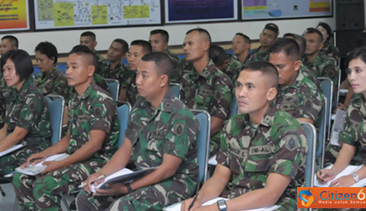 Citizen6, Surabaya: Sebanyak 37 siswa Diktukpa TNI AL XLI Pusdiklek menerima pengarahan dari Kadisinfolahtal tentang tujuan dari dibentuknya Diktukpa. (Pengirim: Penkobangdikal).