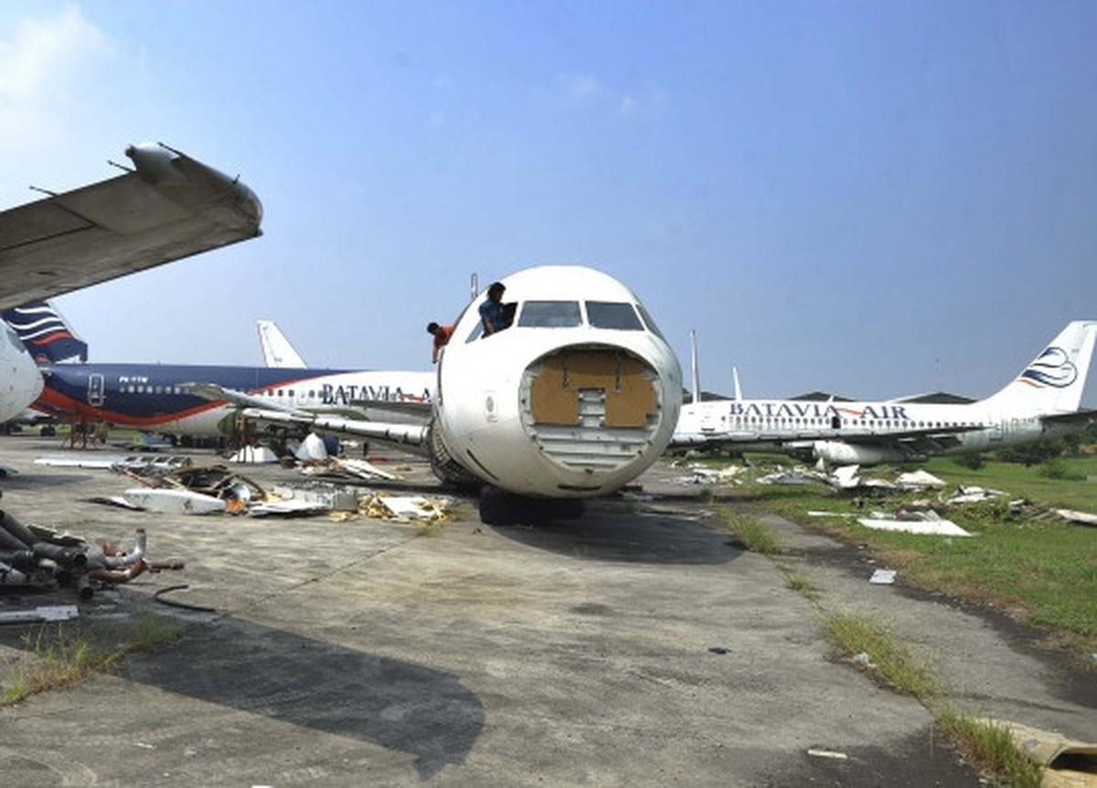 Mengintip pemotongan bangkai pesawat di Bandara Soekarno-Hatta