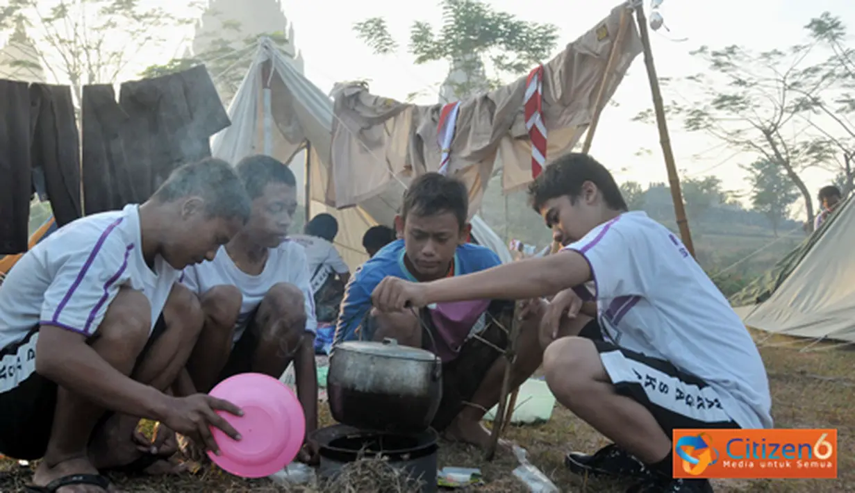 Citizen6, Solo: Lebih dari 300 siswa anggota Pramuka Penegak dari Gugus Depan Persiapan SMK Warga Solo mengikuti Kemah Bakti Budaya II yang diadakan pada, Kamis (23/6) hingga Sabtu (25/6) 2011. (Pegirim: Muhammad Aslam)