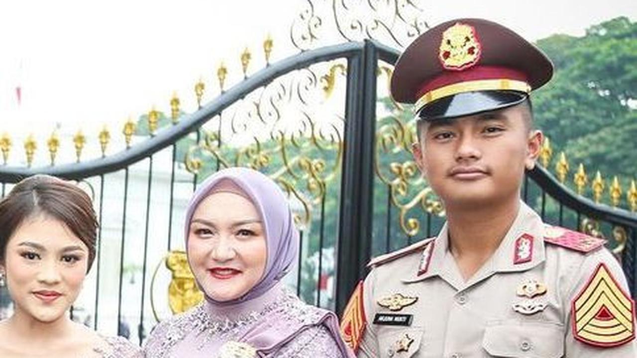 Kala itu Arjuna masih mengenakan seragam taruna.