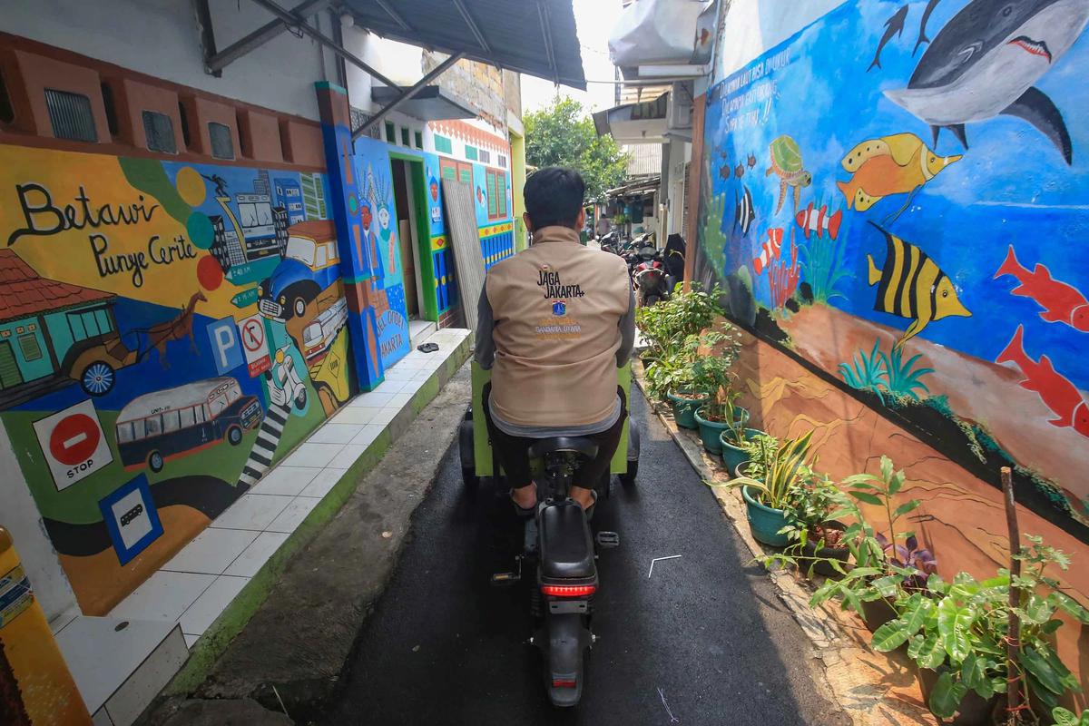 FOTO: Gerobak Listrik KomLing Permudah Pengelolaan Sampah Organik Warga