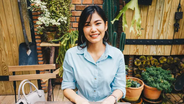 mandiri tersenyum bahagia sukses single dewasa