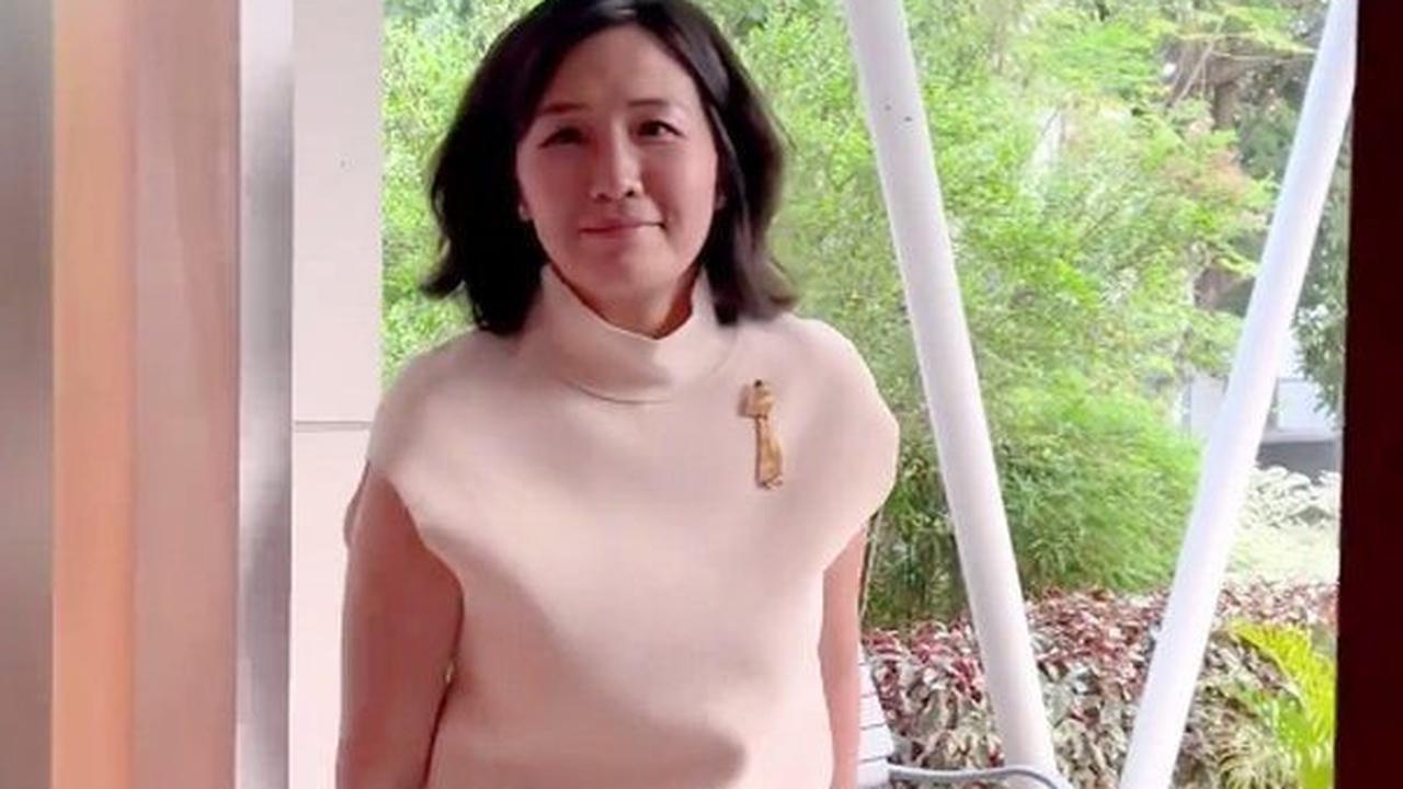 Veronica saat ini tidak hanya fokus pada yayasan yang dikelola, tetapi juga mengelola beberapa bisnis yang memerlukan pertemuan dan perhatiannya secara teratur.