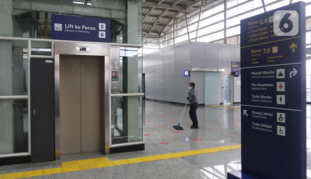 Salah satu fasilitas yang ada di Stasiun Jatinegara Baru, Jakarta Timur, Sabtu (20/3/2021). Stasiun ini juga terintegrasi langsung dengan layanan halte Transjakarta di sisi barat yang memudahkan pengguna berpindah moda transportasi. (Liputan6.com/Angga Yuniar)