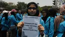 Massa dari Front mahasiswa Demokrasi Kawal Reformasi melakukan aksi unjuk rasa di Kawasan Patung Kuda, Jakarta, Senin (16/10/2023). (merdeka.com/Imam Buhori)
