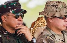 Potret Sangar Panglima TNI saat Latihan Gabungan, Pakai Kacamata Hitam Duduk Bareng Tentara Amerika