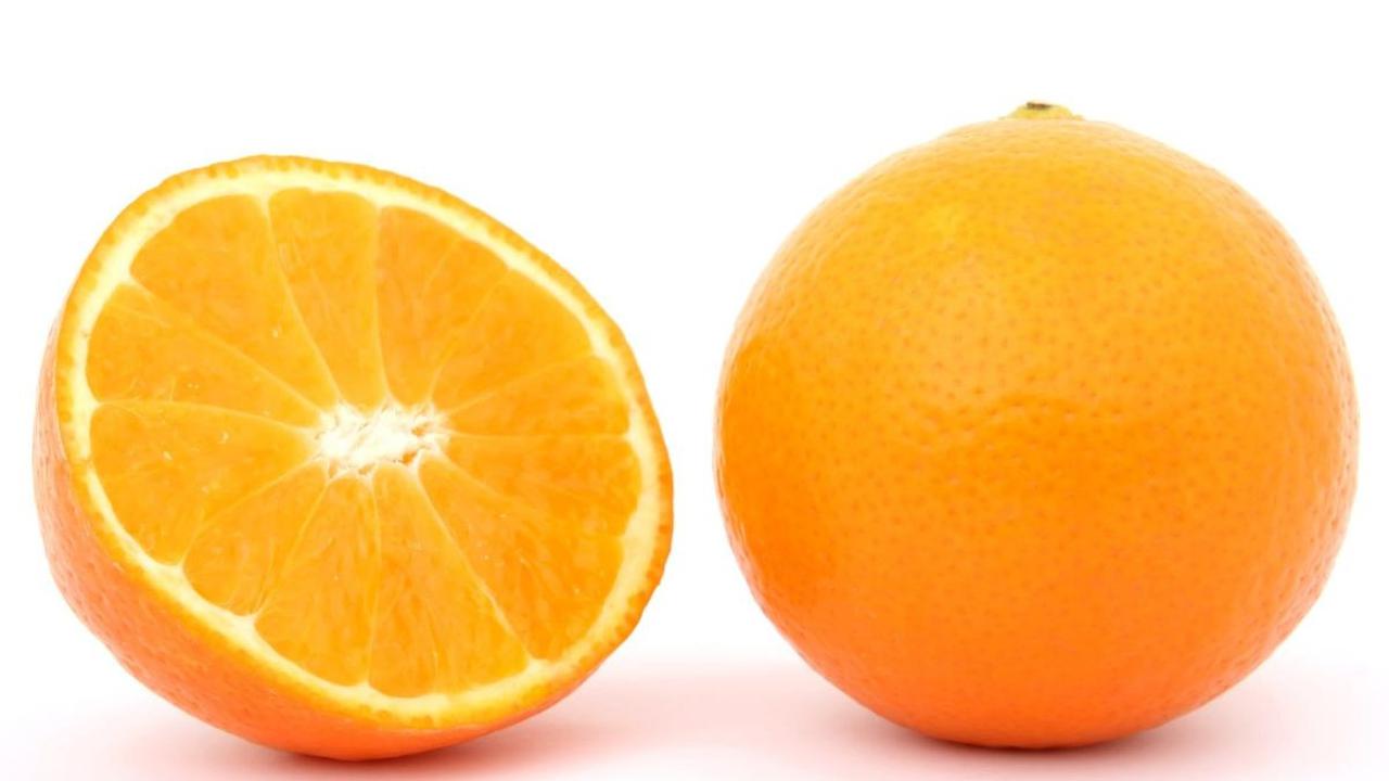 <b>Buah Jeruk atau Buah Mengandung Vitamin C.</b><br>