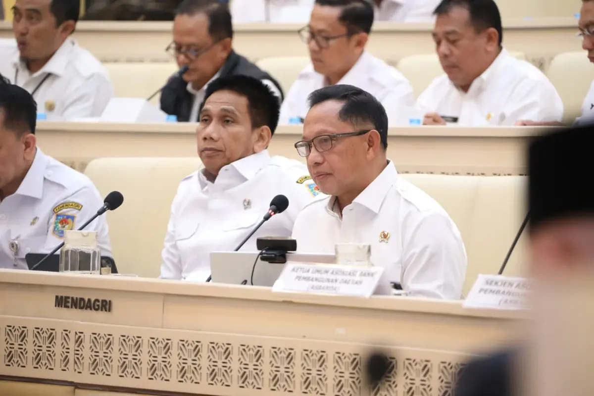 Rapat Bareng DPR, Mendagri Paparkan Langkah Strategis Perkuat BUMD