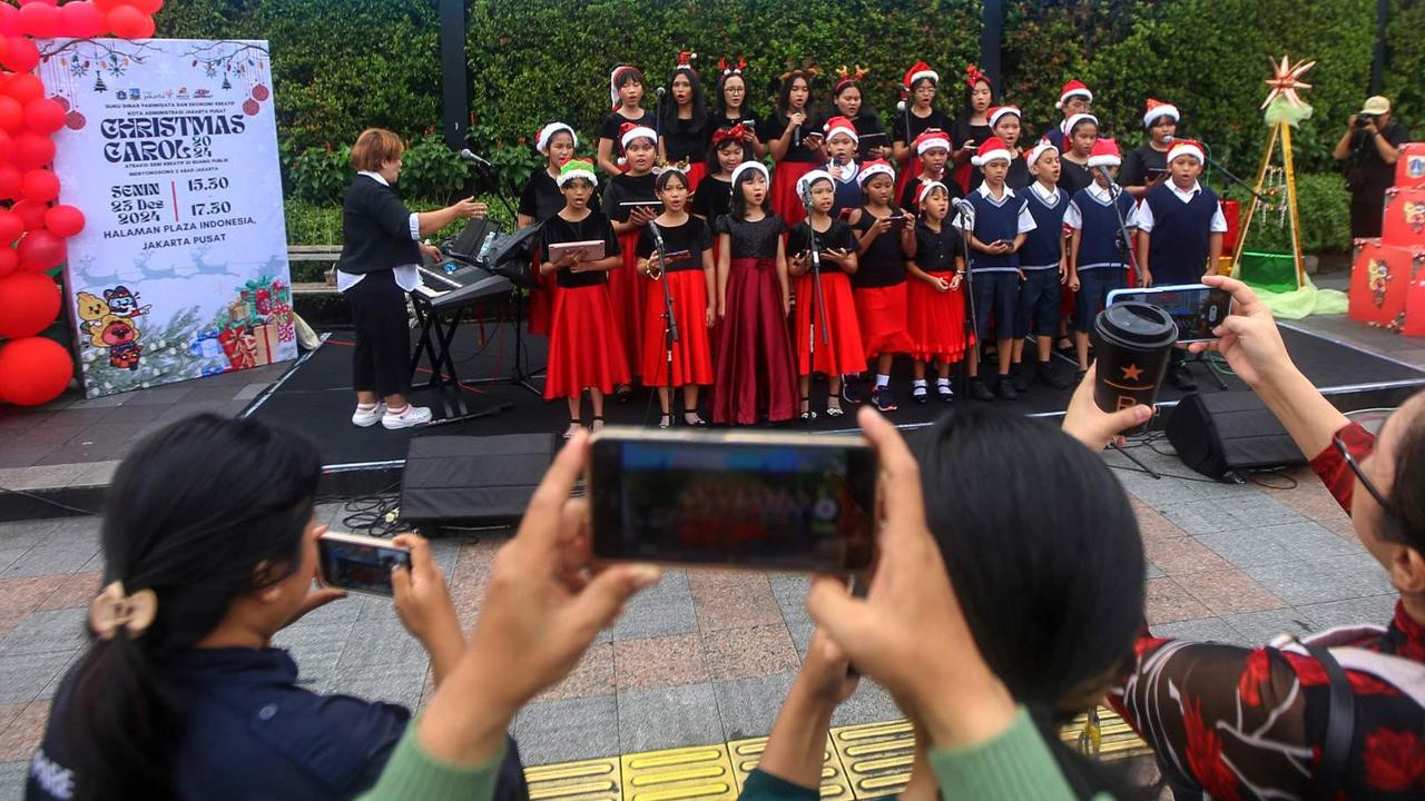FOTO: Semarak Christmas Carol Sambut Perayaan Natal di Jakarta
