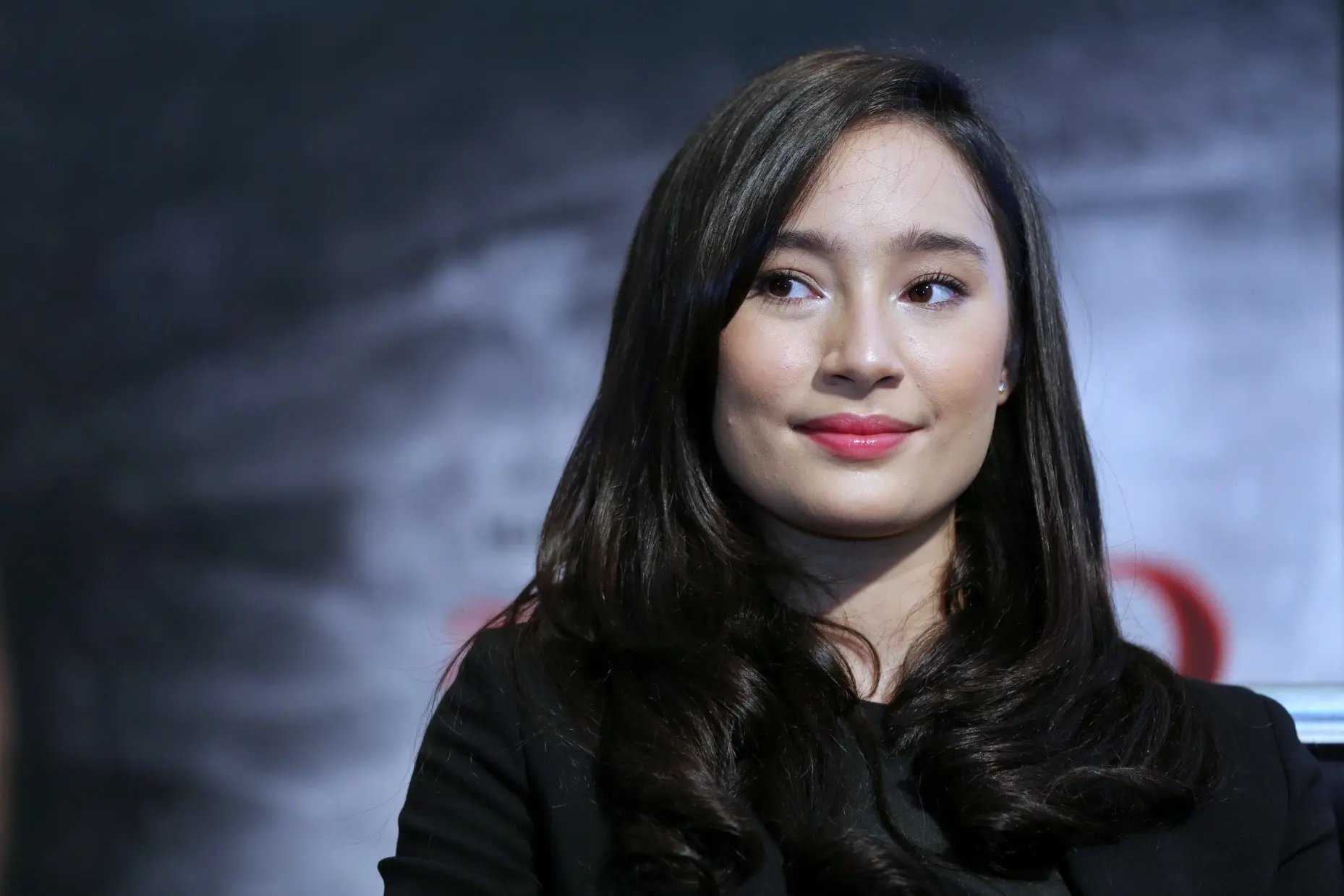 Bintang film Tatjana Saphira tidak menyangka bisa ikut terlibat dalam film Ayat Ayat Cinta 2. Rasa bangga begitu dirasakan oleh perempuan yang memiliki darah Indonesia Jerman itu. (Adrian Putra/Bintang.com)