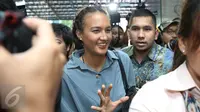 Menilik Kedekatan Nadine Chandrawinata dan Gatot Brajamusti