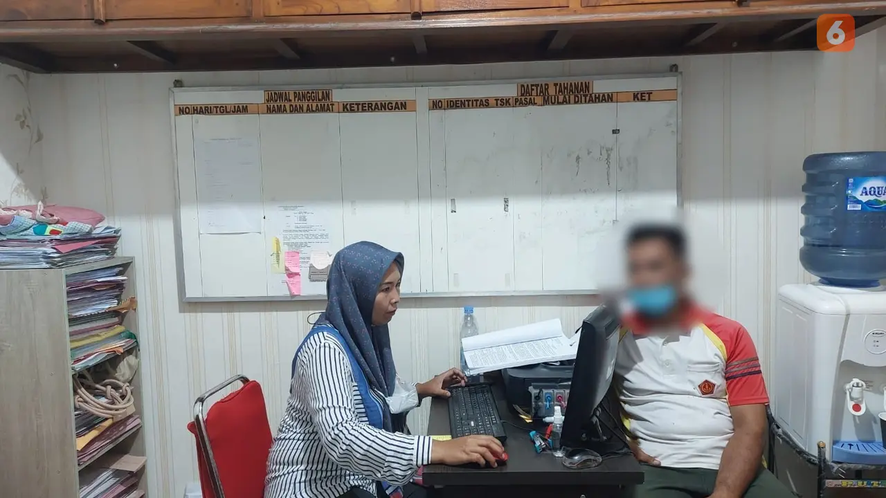 Mengaku TNI, Pria Ini Sebar Foto Bugil Sang Kekasih karena Tak Ingin Akhiri Hubungan
