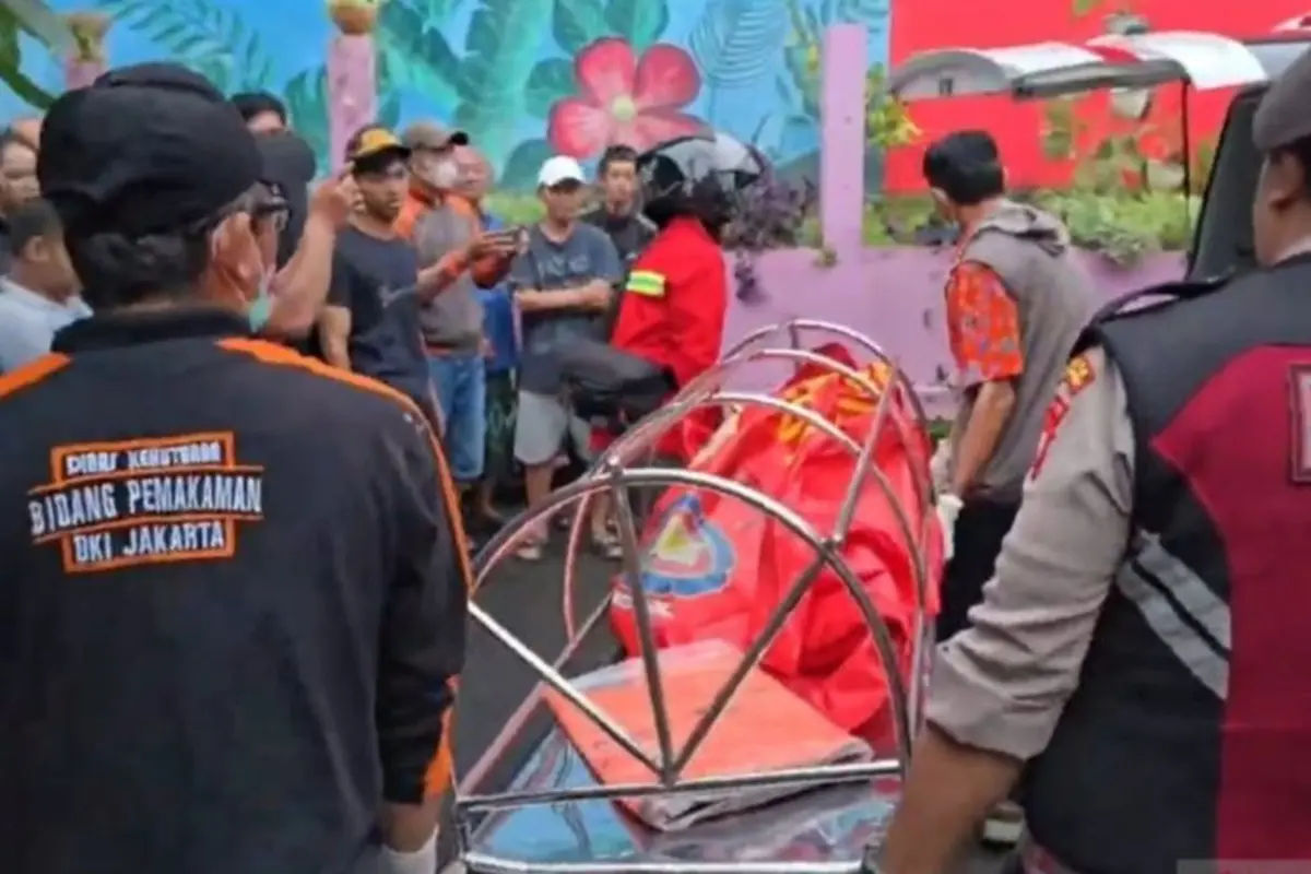 Evakuasi Korban Kebakaran di Grogol Petamburan