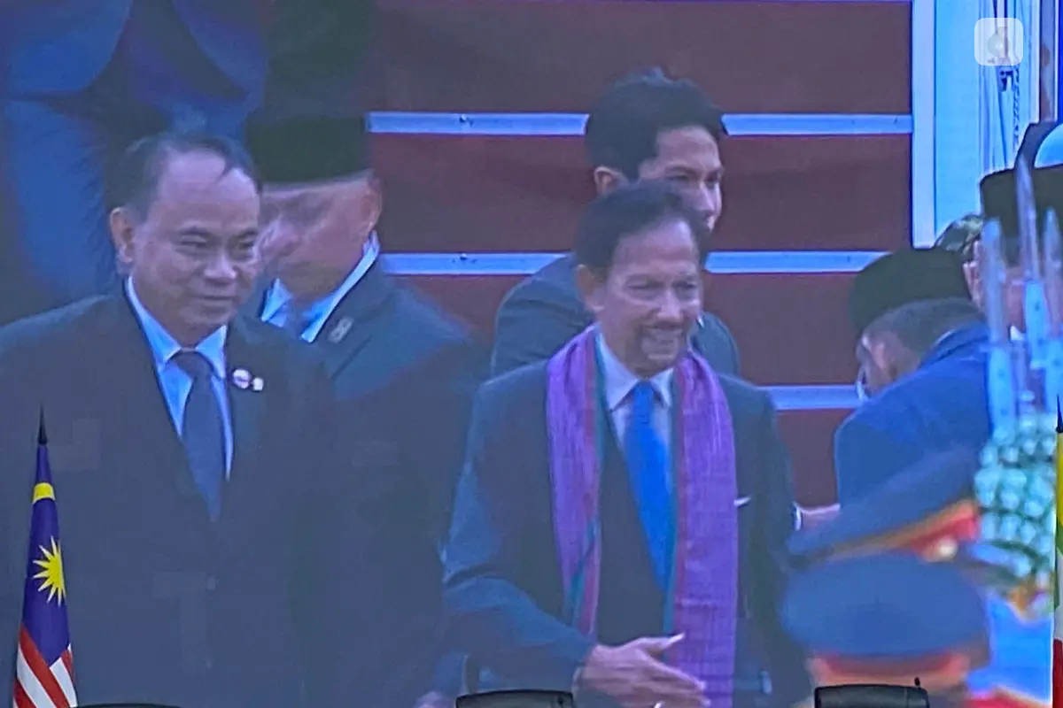 Sultan Brunei Darussalam Hassanal Bolkiah tiba di Bandara Soekarno-Hatta pada Senin (4/9) pukul 16.40 WIB (Liputan6.com/Teddy Tri Setio Berty).