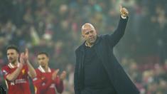 Pelatih Liverpool, Arne Slott merayakan kemenangan dalam laga lanjutan Liga Inggris 2024/2025 melawan Leicester di Anfield, Liverpool, Inggris, Jumat (27/12/2024) WIB. (AP Photo/PA/Peter Byrne)