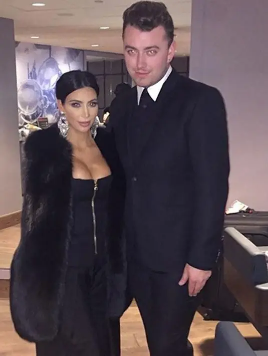 Sam Smith mengaku bahwa ia adalah fans Kim Kardashian. Bertemu dengan Kim pun merupakan hal terbaik di hidupnya. Pelantun lagu Stay With Me ini bahkan mengatakan wangi Kim seperti Vanilla. (NY Daily News)