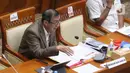 Menkumham Yasonna Laoly saat rapat dengan Komisi III DPR RI di Senayan, Jakarta, Rabu (17/3/2021). Yasonna memaparkan sejumlah masalah dwi kewarganegaraan Riwu Kore yang menikah dengan warga negara Amerika Serikat dan memiliki anak yang juga tentara di negeri Paman Sam. (Liputan6.com/Angga Yuniar)