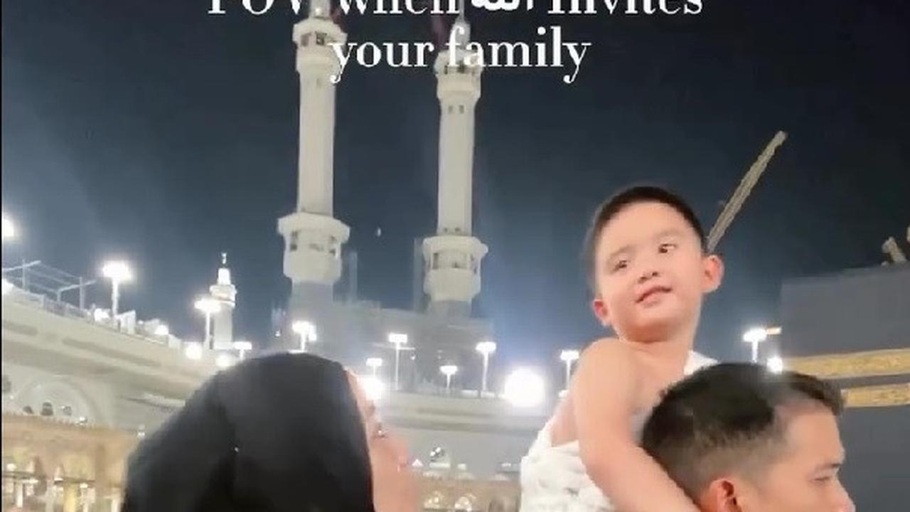 Momen Athar Anak Citra Kirana Ikut Umrah, Digendong Saat Tawaf