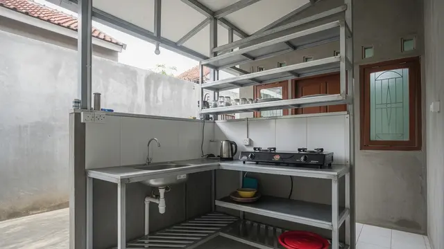 9 Desain Dapur Kecil Baja Ringan di Sudut Belakang Rumah, Fungsional dan Estetis
