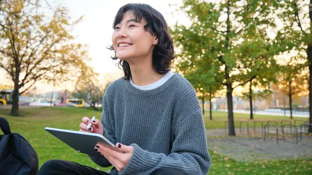 wanita juli mengatasi kesepian