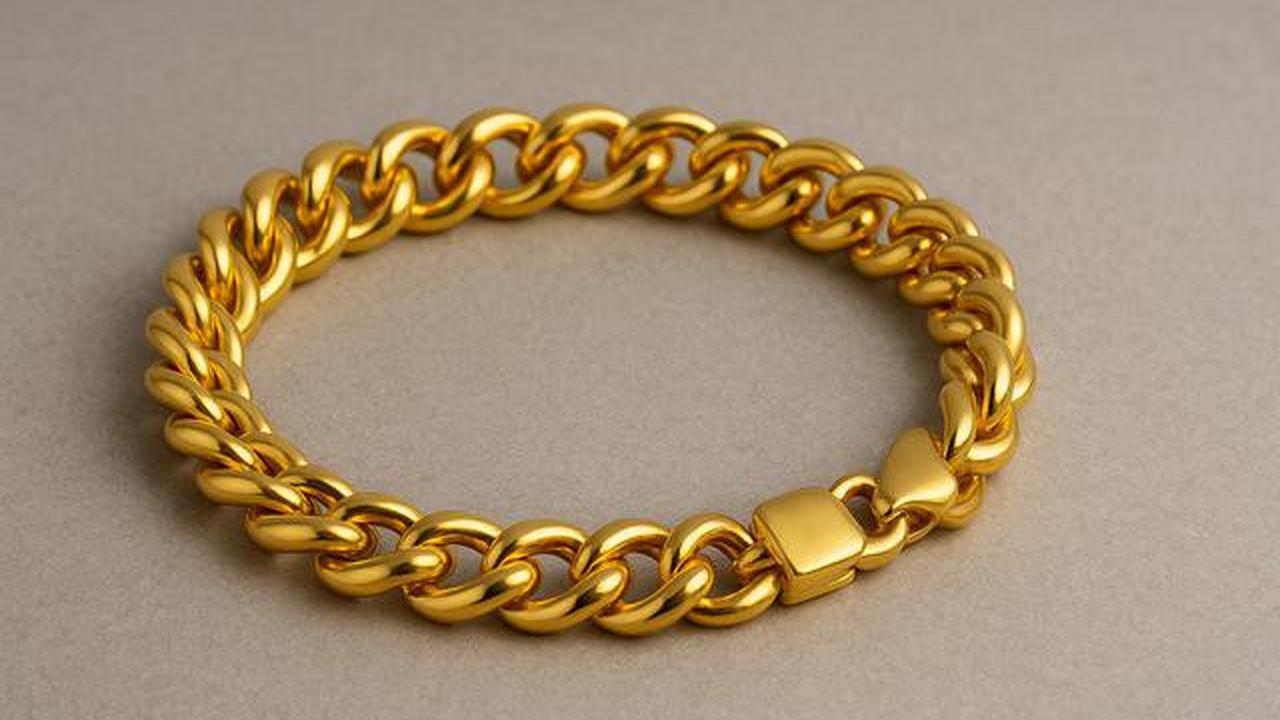 8 Inspirasi Gelang Emas Polos 24K, Fashion Item yang Enggak Pernah Ketinggalan Zaman