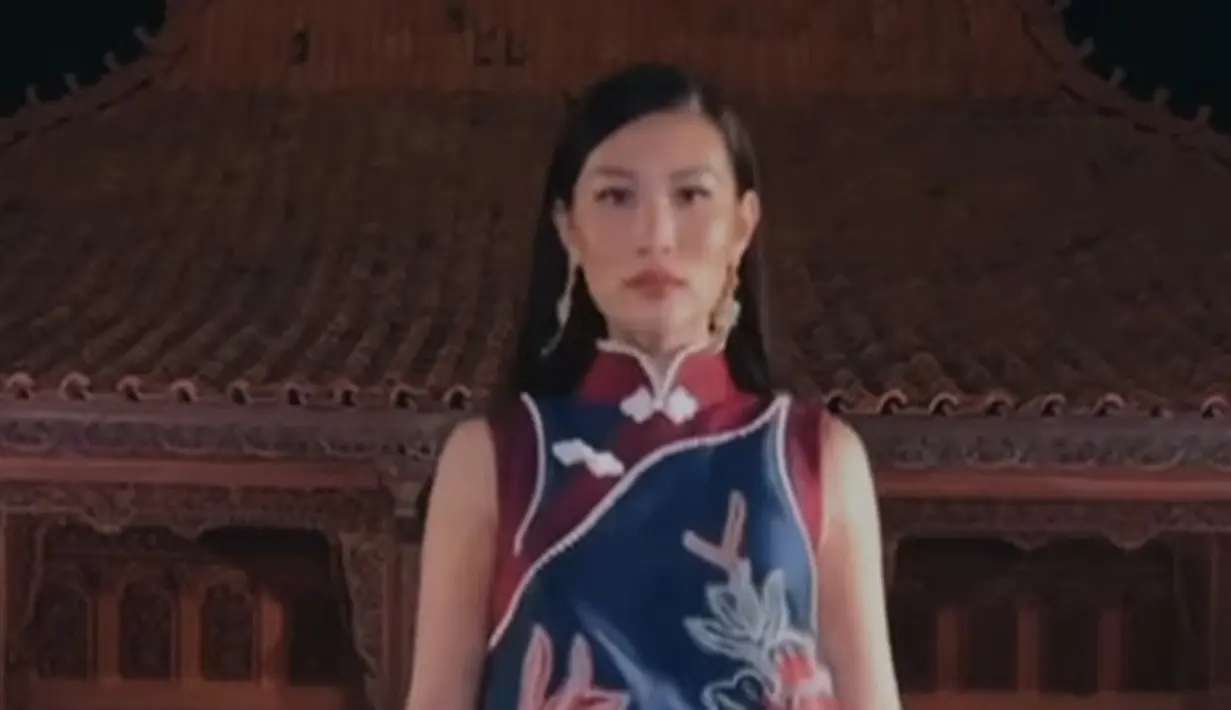 <p>Patricia Gouw mengenakan cheongsam dress dengan rok ruffle A-Line yang cantik [@patgouw]</p>