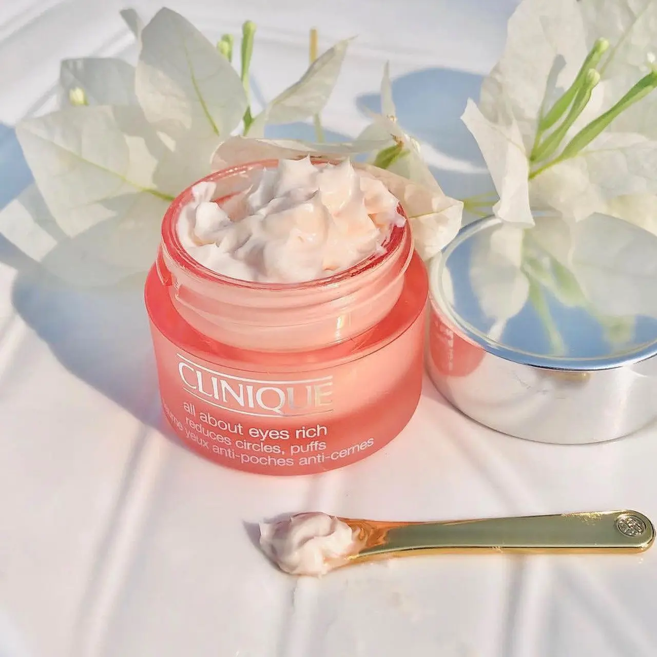 4 Rekomendasi Produk Eye Cream Terbaik untuk Atasi Kantung Mata