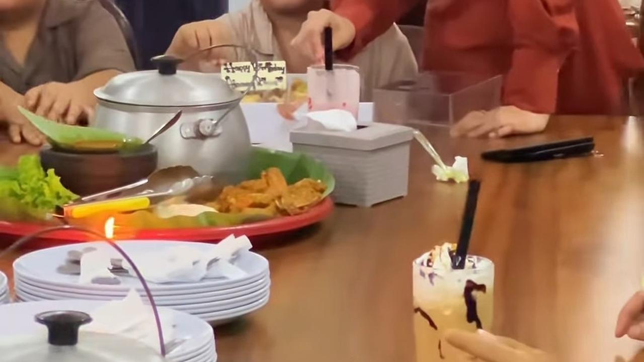 8 Potret Ririe Fairus dan Ayus Kompak Rayakan Ulang Tahun Anak, Ungkap Mantan Suami Sudah Punya Pasangan Baru - Nikahi Nissa Sabyan?