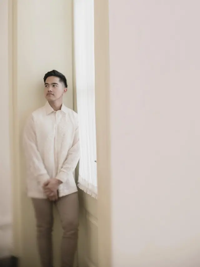 6 Potret Terbaru Prewedding Kaesang Pangarep dan Erina Gudono, Pakai Busana Formal