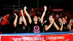 Simpatisan United merayakan ulang tahun ke-3 di Hall A Senayan, Jakarta, Sabtu (20/12/2014). (Liputan6.com/Faisal R Syam)
