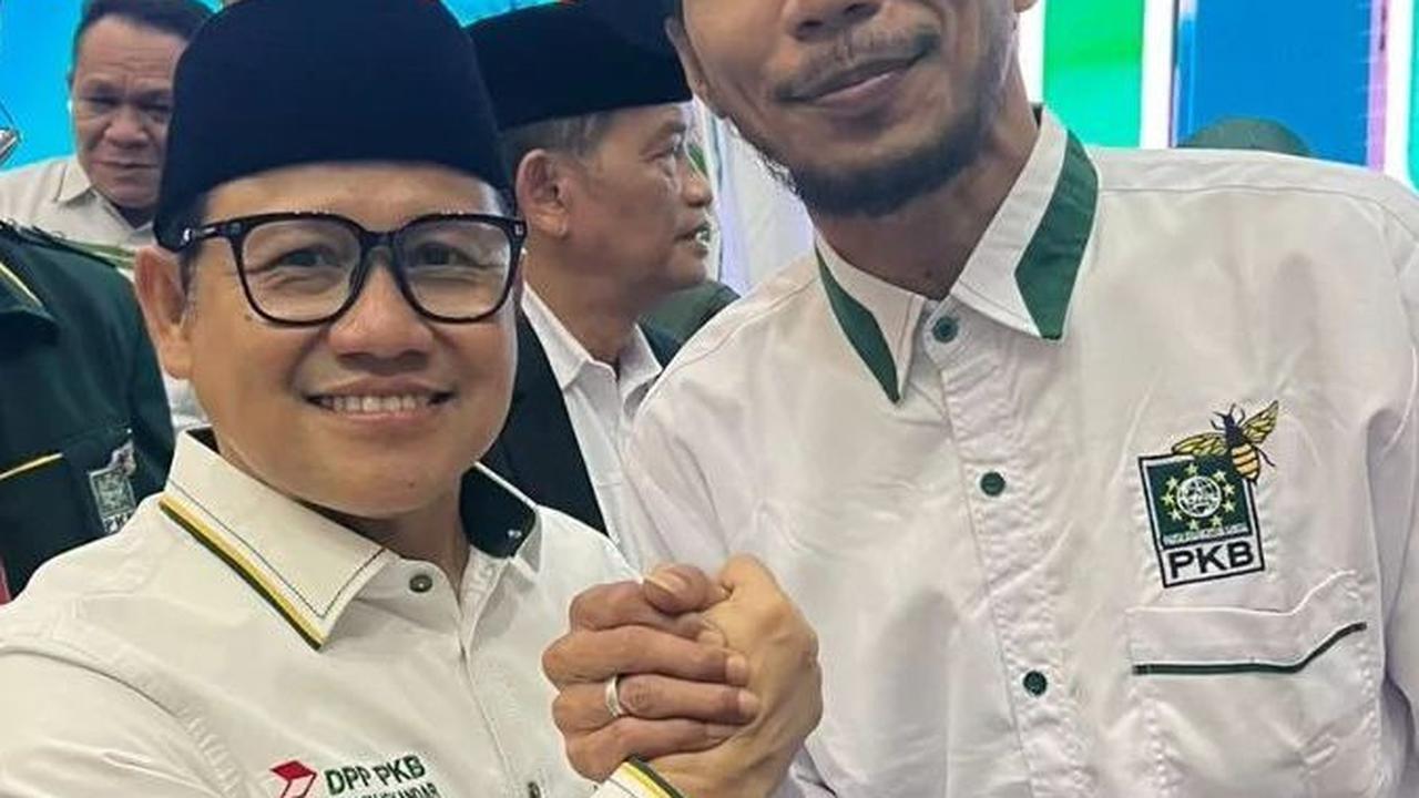 Potret Norman Kamaru bersama Ketua Umum PKB Muhaimin Iskandar. Keduanya bertemu saat acara Rapat Koordinasi Zona Pemenangan Sulawesi & Gorontalo pada Mei lalu. Norman Kamar bersama sang ketua umum, Muhaimin Iskandar tampak berjabat tangan.