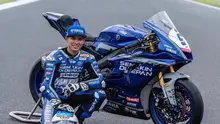 Galang Hendra berpose dengan motornya pada ajang Kejuaraan Dunia Supersport. (Istimewa)