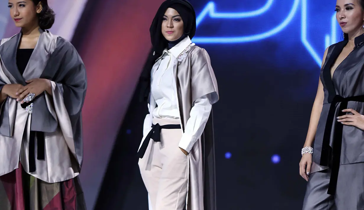 Ajang pemberian penghargaan bagi insan kreatif di sosial media itu, Rizma mengaku gugup. Apalagi, berjalan di atas panggung megah untuk pertama kalinya. (Nurwahyunan/Bintang.com)