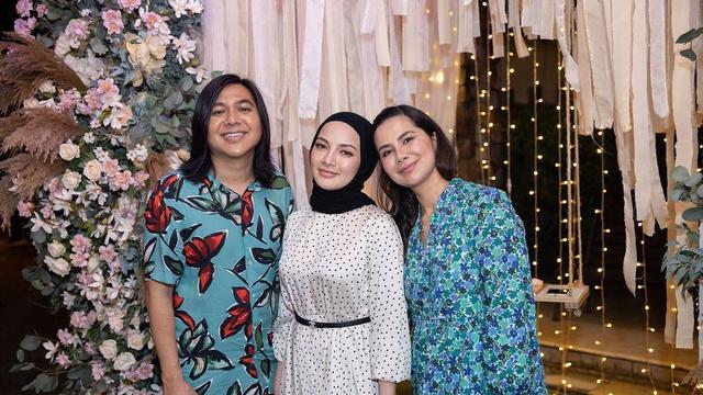 6 Potret Kebersamaan Noor Nabila dan Neelofa, Sang Kakak Artis Malaysia