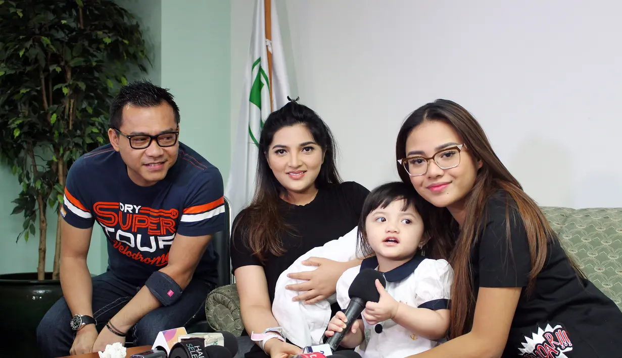 "Luar biasa subhanallah...alhamdulilah sy pun belajar dr @ashanty_ash @krisdayantilemos" tulis metty_marelly. "Rukun sip banget....mbk kd and teh asanty..." tulis chacaraka. Dan masih banyak lagi komentar serupa dan ucapan selamat. (Galih W. Satria)