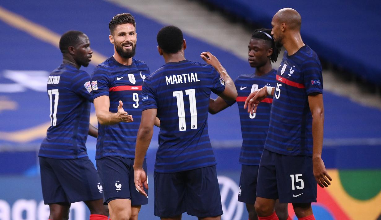 Pemain Prancis merayakan gol yang dicetak Olivier Giroud ke gawang Kroasia pada laga UEFA Nations League di Stade de France, Prancis, Rabu (9/9/2020) dini hari WIB. Prancis menang 4-2 atas Kroasia. (AFP/Franck Fife)