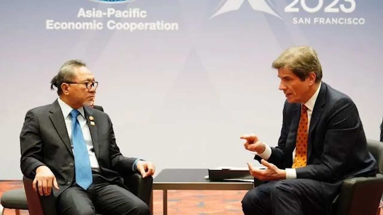 Menteri Perdagangan (Mendag) Zulkifli Hasan mengadakan pertemuan bilateral dengan Under Secretary for Economic Growth, Energy, and the Environment, Jose W. Fernandez di sela KTT APEC AS 2023. (Dok Humas Kemendag)
