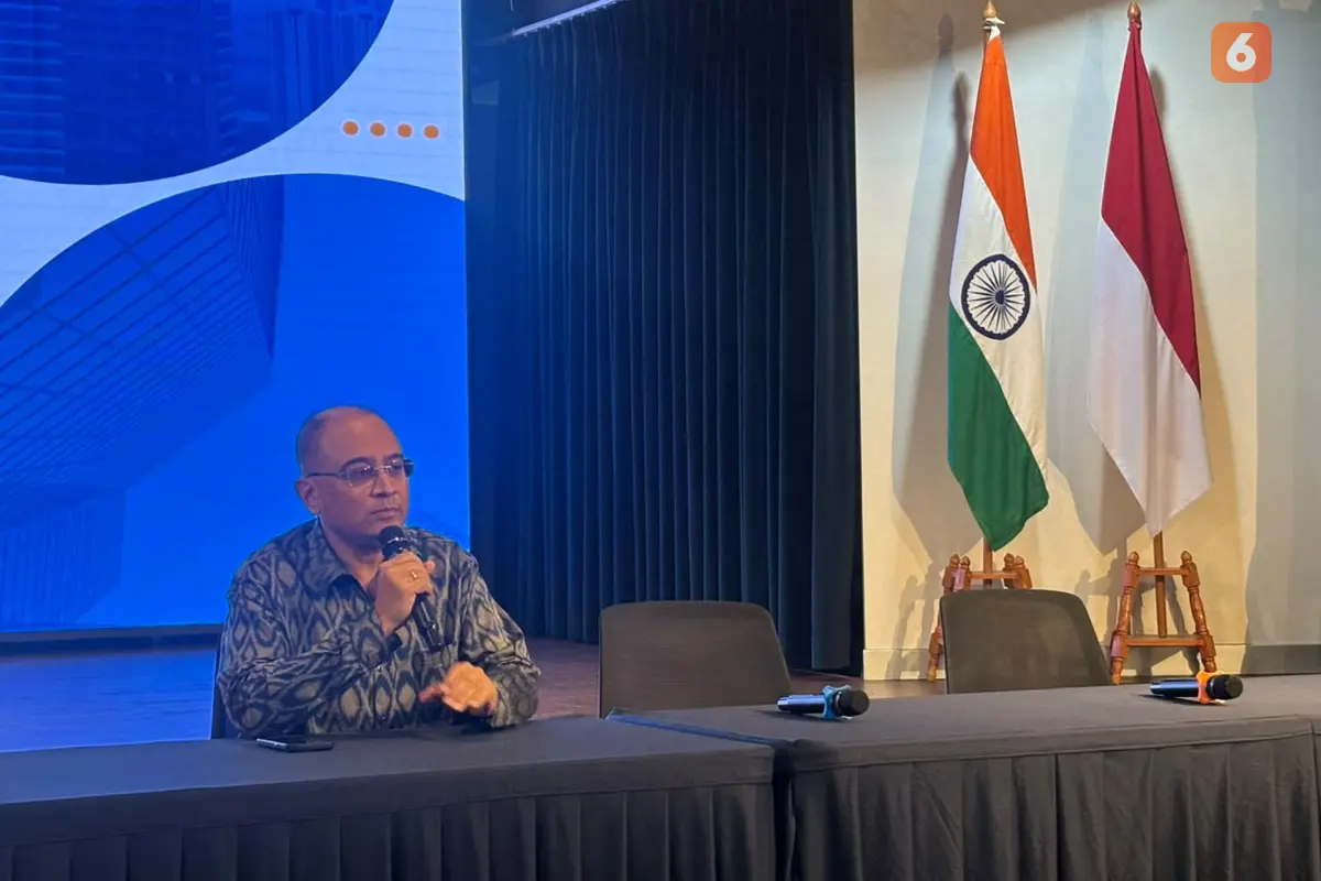Duta Besar India untuk Indonesia Sandeep Chakravorty saat jumpa pers di Jakarta, Jumat (3/7/2026), jelang kunjungan Perdana Menteri Narendra Modi.